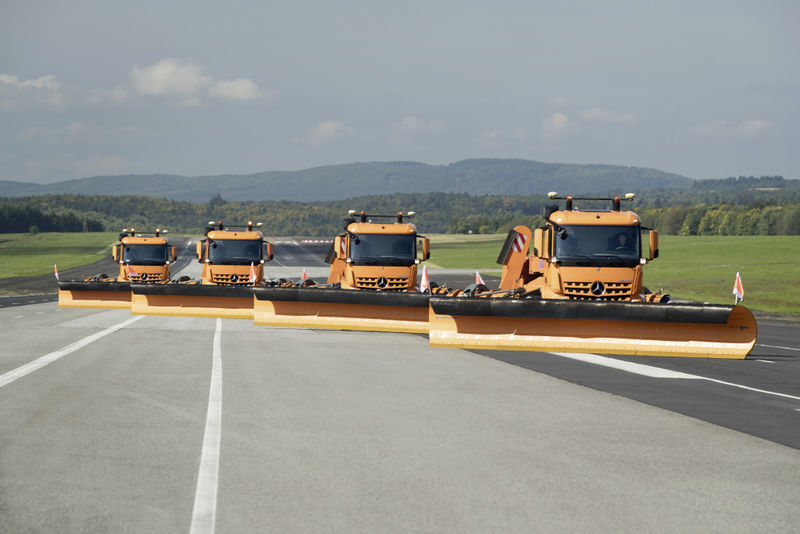 Mercedes-Benz Arocs 2045 AS 4x4, OM 470 LA, Grounder, 315 kW (428 hp) and 2100 Nm of torque, snow-clearing semitrailer c